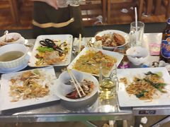 -两兄弟Song Pee Nong(2号店)