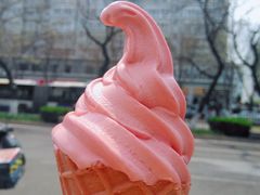 樱花小红莓华夫筒-麦当劳(交道口店)
