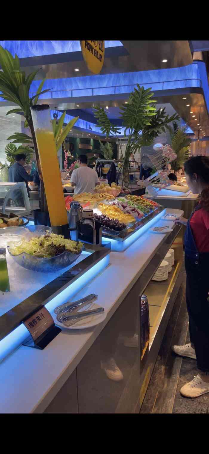 渔纬港海鲜自助餐厅(湖里万达店)-"[薄荷]环境:环境看起来不错,毕竟是