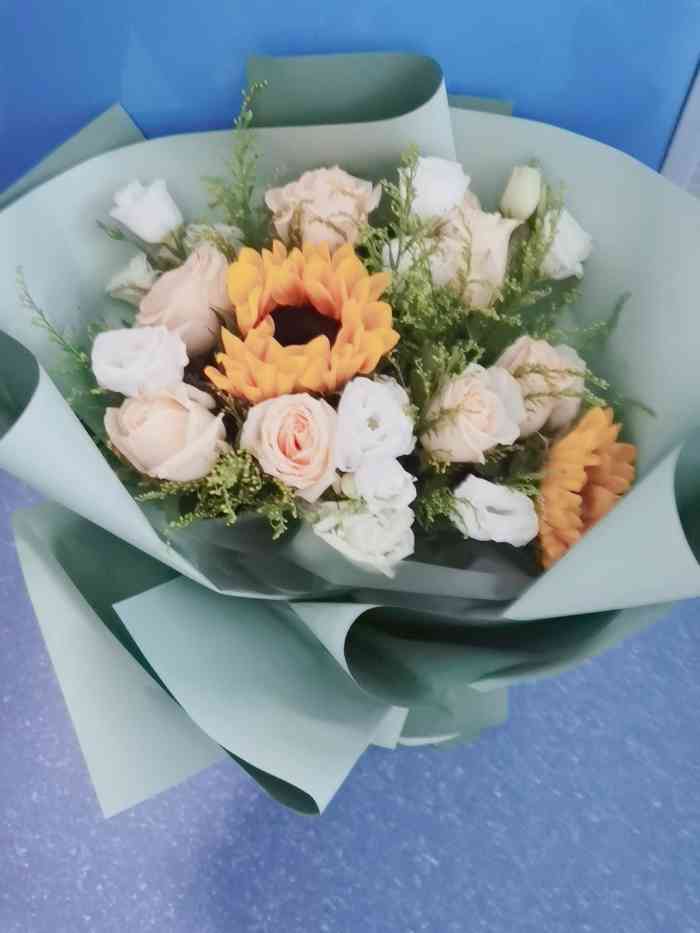 花木子鲜花-"教师节送的鲜花,花花很漂亮,造型设计的很.