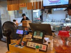 -呷佬·长沙手工米粉(金沙江路店)