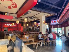 大堂-先启半步颠小酒馆(白麓里店)