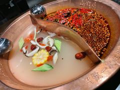 山城鸳鸯锅-山城鼎重庆老火锅(西安钟楼店)