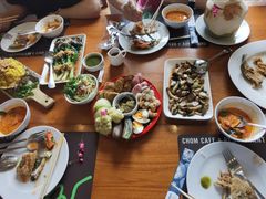 -Chom Cafe and Restaurant