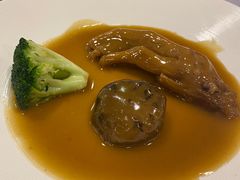 活扣鲍鱼拼鹅掌煨米饭-名鲜·粤宴(黄浦滨江路店)