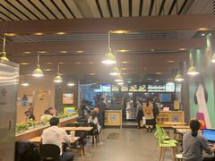 大堂-麦当劳(郑州东高铁站店)