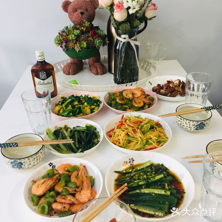 吃完饭，陪死党一起插花，她网购的鲜花