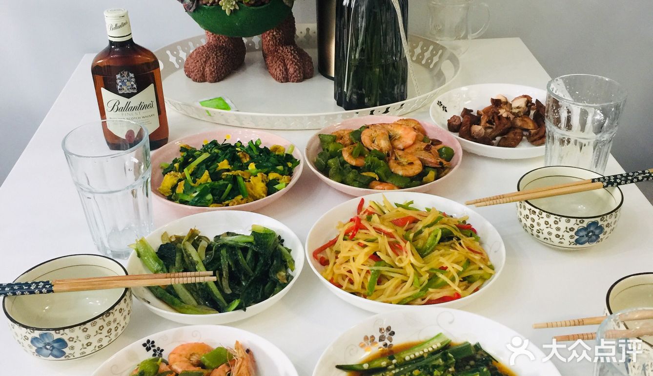 吃完饭，陪死党一起插花，她网购的鲜花