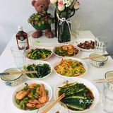 吃完饭，陪死党一起插花，她网购的鲜花