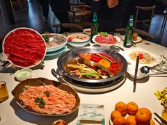 -茅草房·河畔园林火锅