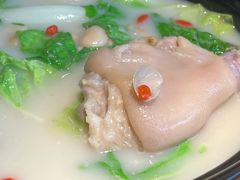 -半步颠小酒馆(繁花中心)