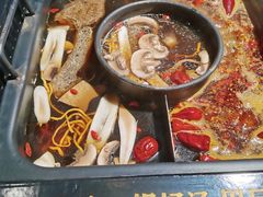 -老牌坊云南鱼豆花火锅(哈西万达店)