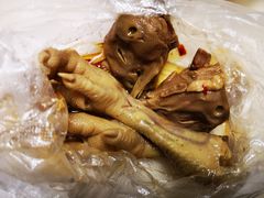 -梁老三麻辣鸡头总店