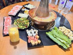 -果松木炭酸菜铜火锅·外婆参鸡汤