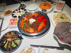 -茅草房·河畔园林火锅