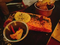 现烤三文鱼-THE CANNERY&JUJU 新鲜海鲜·牛排美食酒廊