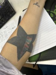 -鳌首刺青纹身 穿孔饰品店