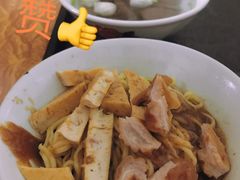 -松树干拌面店