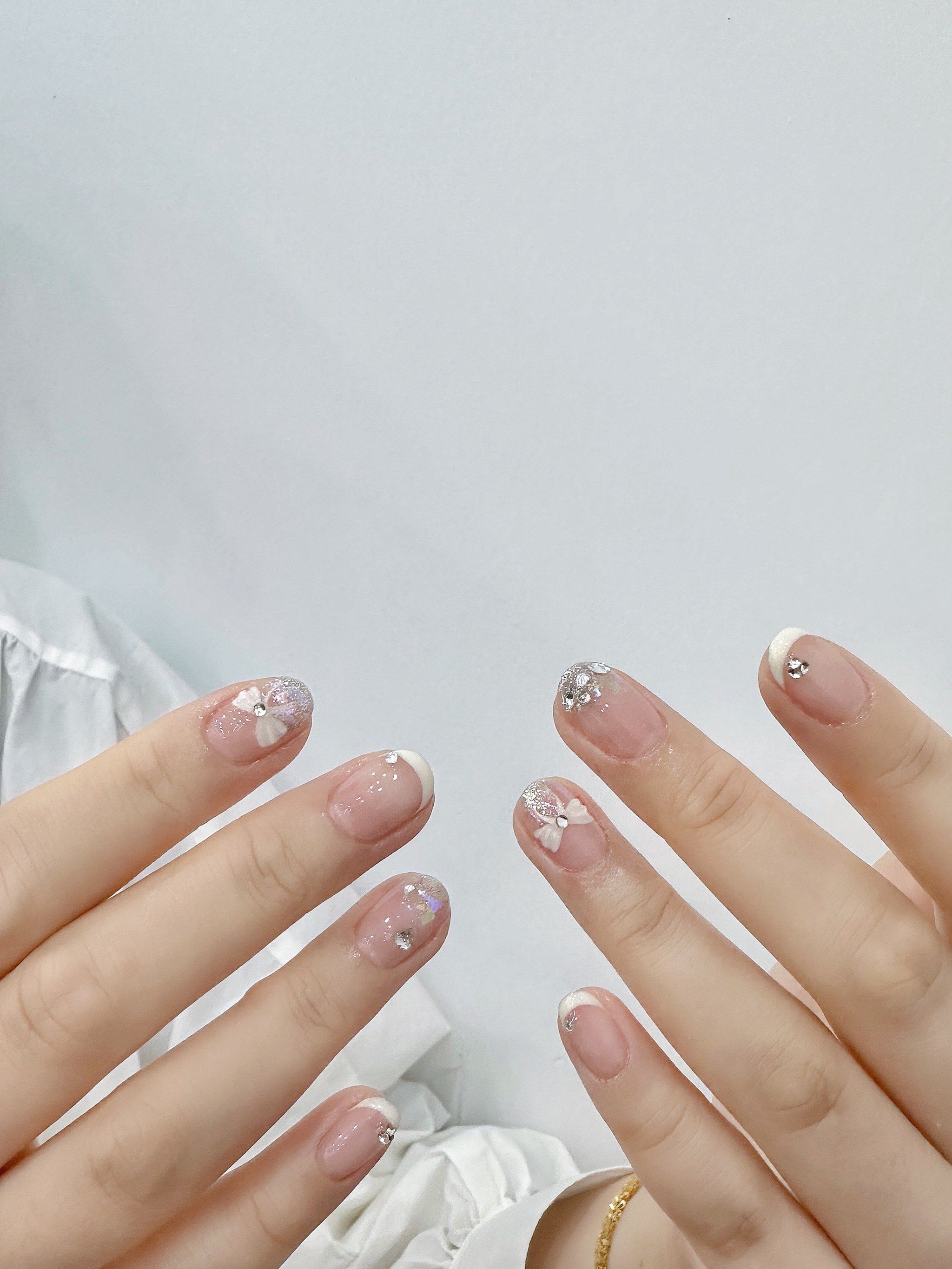 清新短甲法式蝴蝶结美甲