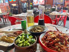-老街烧烤大排档·地道湖北菜·龙虾馆(汉口火车站店)
