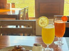 -Chom Cafe and Restaurant