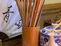 餐具摆设-先启半步颠小酒馆|猛火现炒川菜(泰州首店)