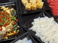 -果松木炭酸菜铜火锅·外婆参鸡汤