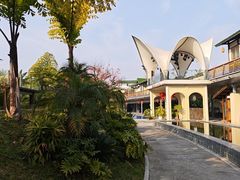 -茅草房·河畔园林火锅