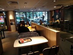 用餐区-麦当劳(静安寺店)