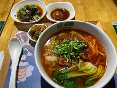 -呷佬·长沙手工米粉(金沙江路店)