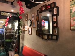 -layback cafe & bar