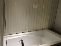 -桔子酒店(上海西藏北路地铁站店)