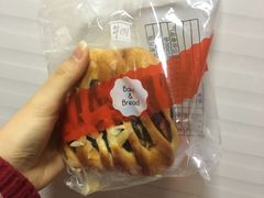 枣泥核桃面包-光明牛奶棚(南泉店)