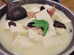 土家手掰柴火豆腐-吃饭皇帝大土家民族菜(正大广场店)