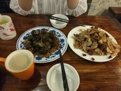 姜汁奶茶，桂花茶，田螺酿，牛肉土豆-老街坊餐吧