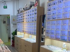 -天空之镜眼镜店蔡司依视路配镜授权零售店(望京颐堤港店)