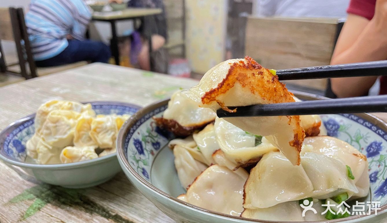 老杭州都知道的锅贴，千张包也绝绝子，半夜碳水炸弹💣