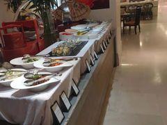 自助取餐区-海口绿发希尔顿酒店-田园汇自助餐·三文鱼·海鲜