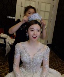 -觅白婚纱礼服馆