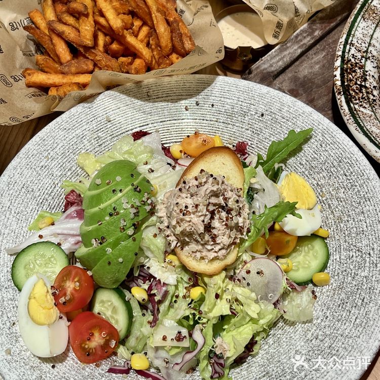 深圳最炫氛围感餐厅，宜放松宜微醺 🍽