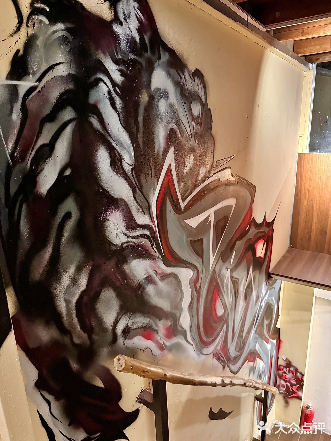 今天npy神神秘秘带我来了公厕旁边吃烤肉……