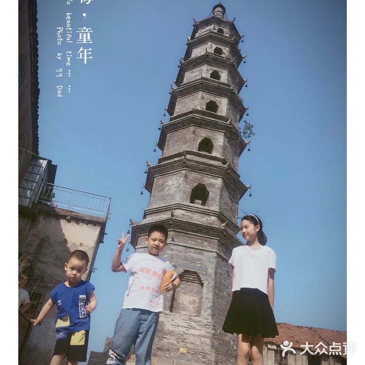 慈氏塔位于汴河街往下游走的一条老街里面，因为街道很老