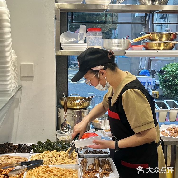 每次路过都要买上三盒的卤味谁懂啊