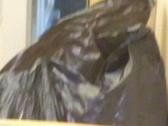 桌子前的垃圾袋-肯德基(西单商场店)