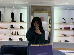 -STUART WEITZMAN(静安嘉里中心店)