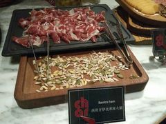 -恰餐厅及酒吧 CHAR Bar & Grill (北京丽都皇冠假日店)