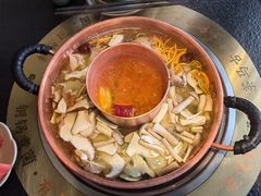 -菌自由丨野生菌火锅特色庭院餐厅(丽江古城店)