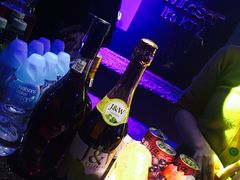 -温莎KTV(珠江路店)