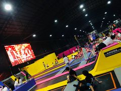 -嘿哟动霸CHUA·新潮玩运动娱乐中心·蹦床滑冰团建乐园