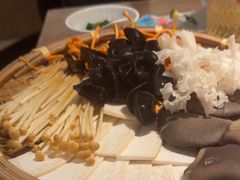 -尚尚仙·酸汤猪手·猪肚鸡火锅(华联万柳购物中心店)